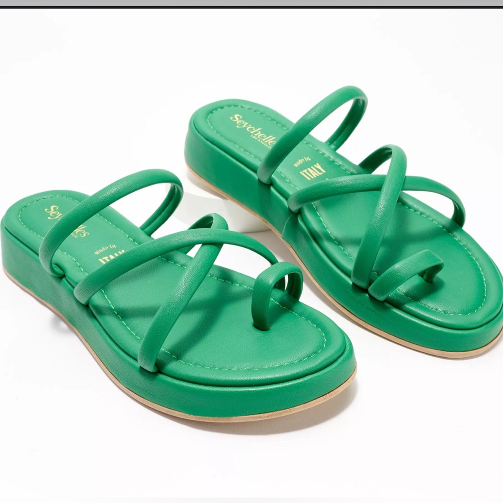 Seychelles “rule the world” scrappy green sandals 7.5 platform wedge